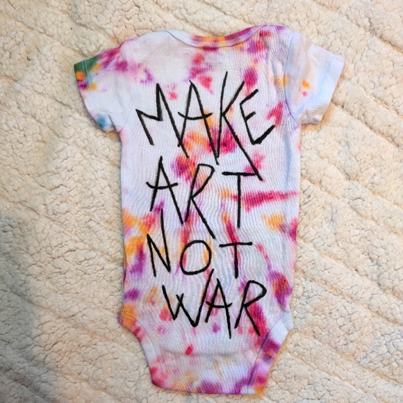 Make Art Not war onesie - Picture 1 of 2